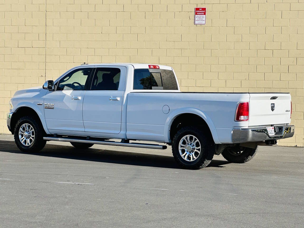 Used 2018 RAM 3500 Laramie w/ Convenience Group AWD/4WD image 8