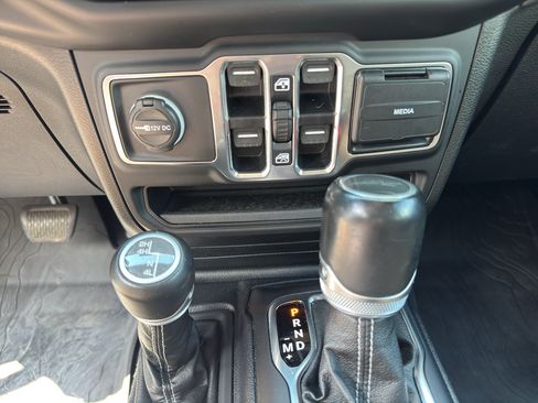 Used 2020 Jeep Gladiator Overland w/ Popular Equipment Package AWD/4WD image 15