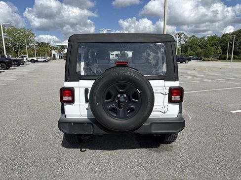 Used 2022 Jeep Wrangler Sport AWD/4WD image 4