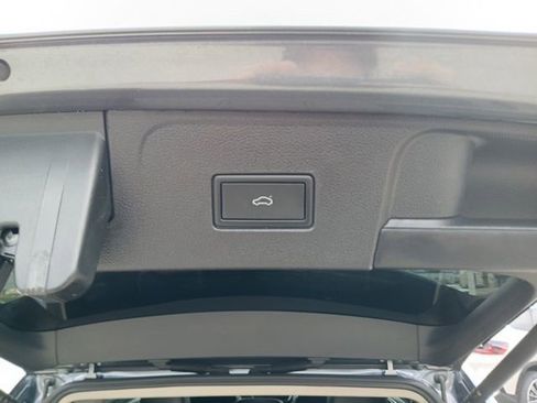 Used 2024 Volkswagen Atlas SE w/ Black Wheel Package image 10