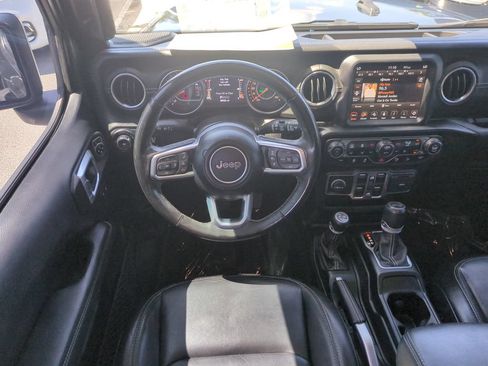 Used 2020 Jeep Wrangler Unlimited Sahara AWD/4WD image 17