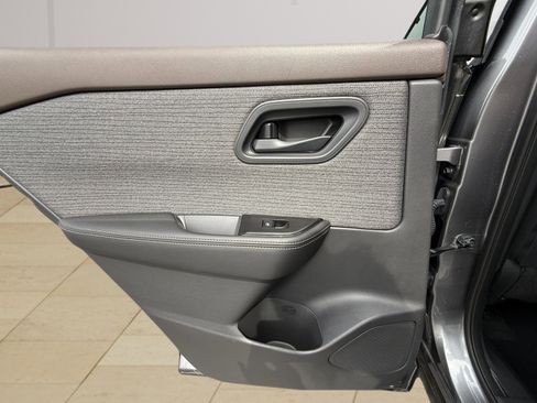 Used 2021 Nissan Rogue S image 24