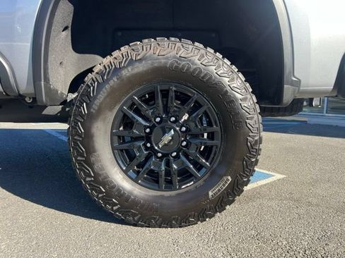 Used 2025 Chevrolet Silverado 2500 ZR2 w/ Technology Package AWD/4WD image 14