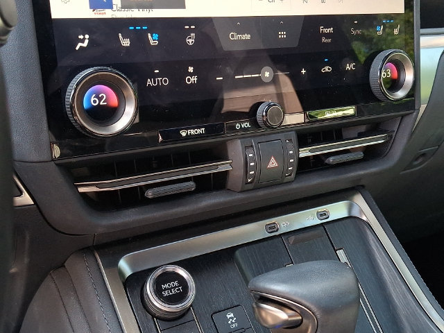 Used 2024 Lexus GX 550 w/ Accessory Package (Z1) AWD/4WD image 14