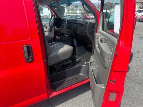 Used 2015 Chevrolet Express 2500 RWD image 26