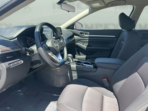 Used 2023 Nissan Altima 2.5 SV image 9
