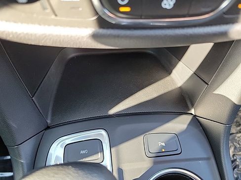 Used 2024 Chevrolet Equinox LT AWD/4WD image 15