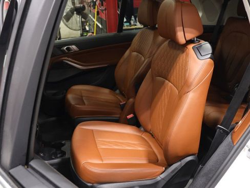 Used 2019 BMW X7 xDrive40i w/ Premium Package AWD/4WD image 41