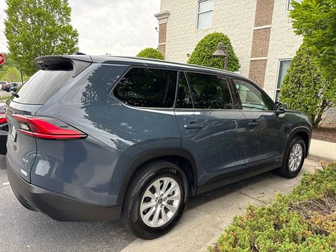 Used 2024 Toyota Grand Highlander AWD image 2