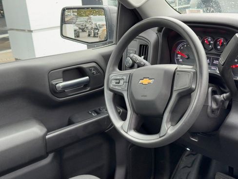 Used 2025 Chevrolet Silverado 1500 W/T image 15