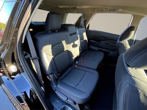 New 2025 Nissan Pathfinder S image 8