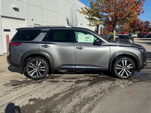 New 2025 Nissan Pathfinder Platinum image 8