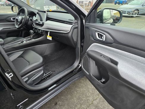 New 2026 Jeep Compass Latitude image 11