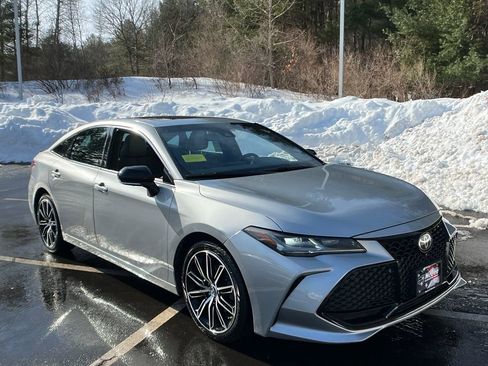 Used 2019 Toyota Avalon Touring w/ Advanced Safety Package image 7