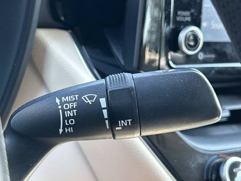 Used 2022 Toyota Corolla LE FWD image 21