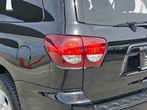 Used 2019 Toyota Sequoia SR5 w/ Premium Package RWD image 39
