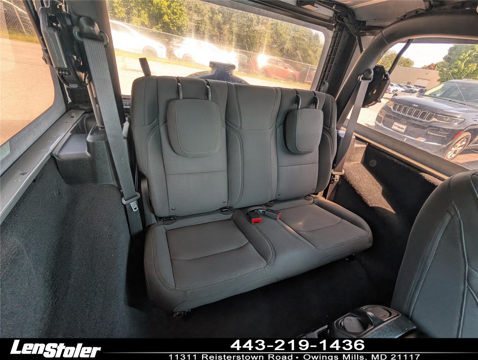 Used 2018 Jeep Wrangler Sport AWD/4WD image 13