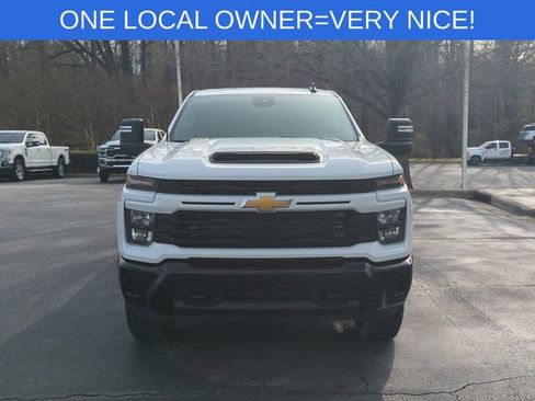 Used 2024 Chevrolet Silverado 2500 Custom w/ Custom Value Package image 8