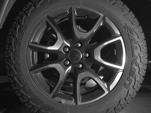 Used 2025 Jeep Compass Trailhawk AWD/4WD image 14