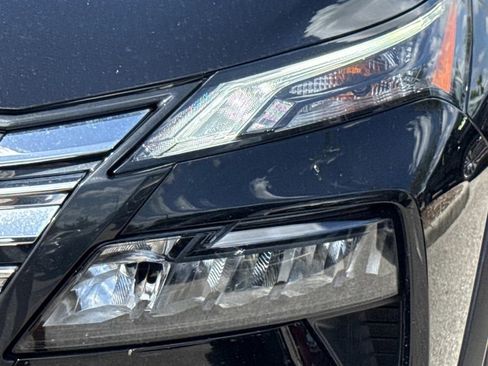 Certified 2024 Nissan Rogue SV FWD image 10