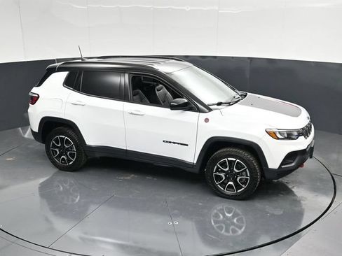 Used 2025 Jeep Compass Trailhawk AWD/4WD image 44