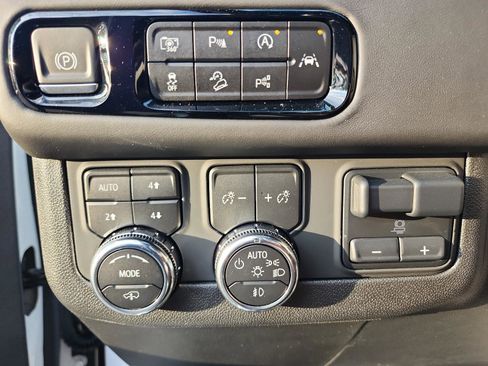 Certified 2025 GMC Yukon AT4 Ultimate w/ LPO, Floor Liner Package image 17