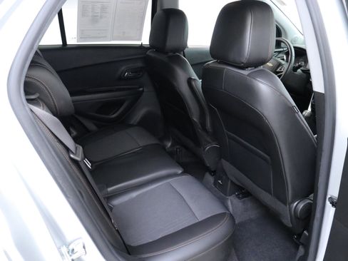 Used 2022 Chevrolet Trax LT w/ LT Convenience Package image 26