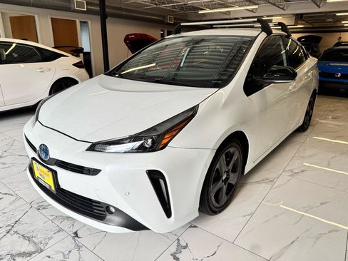 Used 2021 Toyota Prius FWD image 3