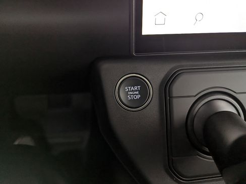 Used 2026 Land Rover Defender 110 X-Dynamic SE AWD/4WD image 29
