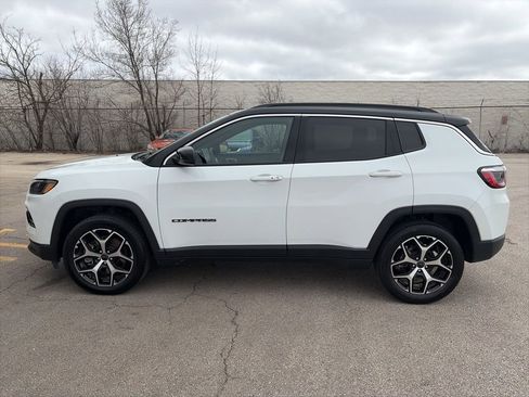 Used 2025 Jeep Compass Limited AWD/4WD image 2