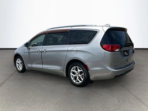 Used 2017 Chrysler Pacifica Touring-L Plus w/ Advanced Safetytec Group FWD image 5