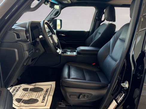 Used 2024 Toyota Land Cruiser image 9