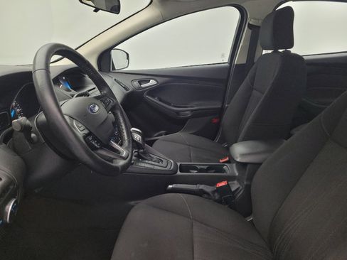 Used 2016 Ford Focus SE w/ SE Cold Weather Package FWD image 17