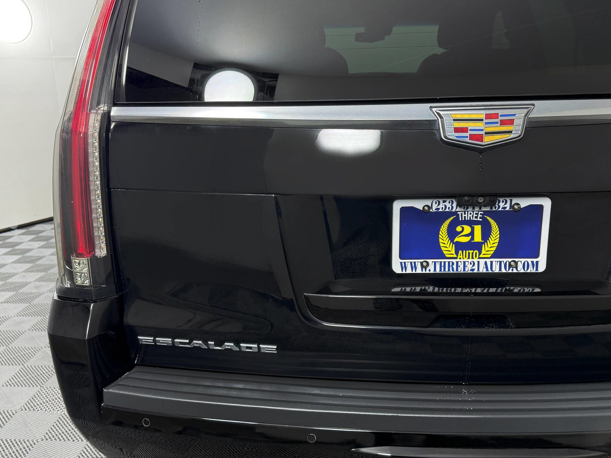 Used 2019 Cadillac Escalade Premium Luxury AWD/4WD image 18