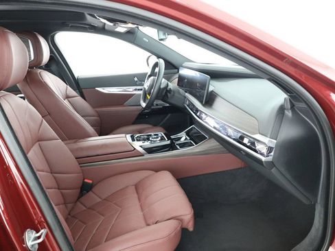 Used 2024 BMW i7 eDrive50 image 28