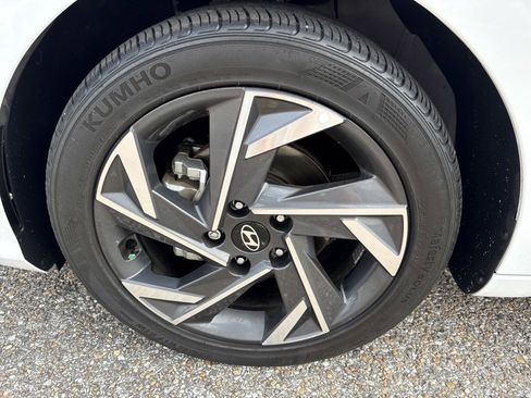 Used 2025 Hyundai Elantra Sport FWD image 10