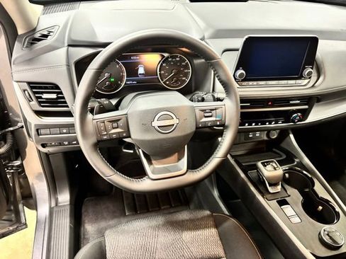Used 2025 Nissan Rogue SV AWD/4WD image 15