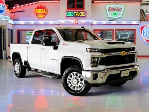 Used 2026 Chevrolet Silverado 2500 LT AWD/4WD image 1