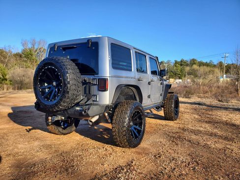 Used 2014 Jeep Wrangler Unlimited Sahara image 12