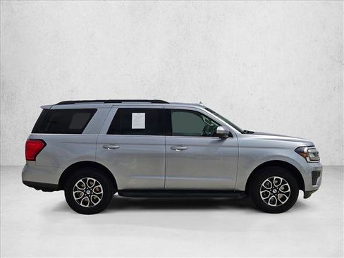 Used 2024 Ford Expedition XLT AWD/4WD image 4