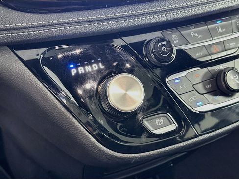 Used 2023 Chrysler Pacifica Touring-L w/ S Appearance Package FWD image 25