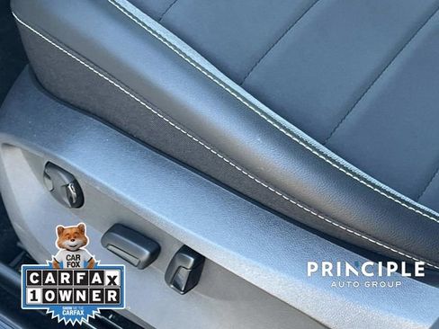 Certified 2023 Volkswagen Taos SE w/ Panoramic Sunroof Package image 17