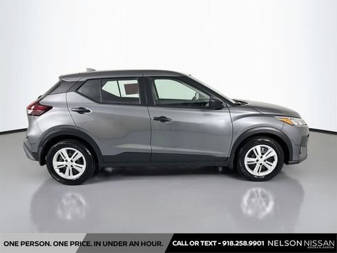 Certified 2025 Nissan Kicks Play S FWD image 4