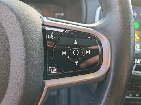 Used 2019 Volvo XC90 T5 Momentum image 23