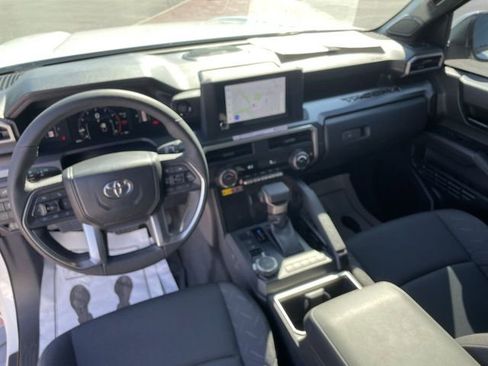 Used 2025 Toyota Tacoma SR5 w/ SR5 Upgrade Package AWD/4WD image 16