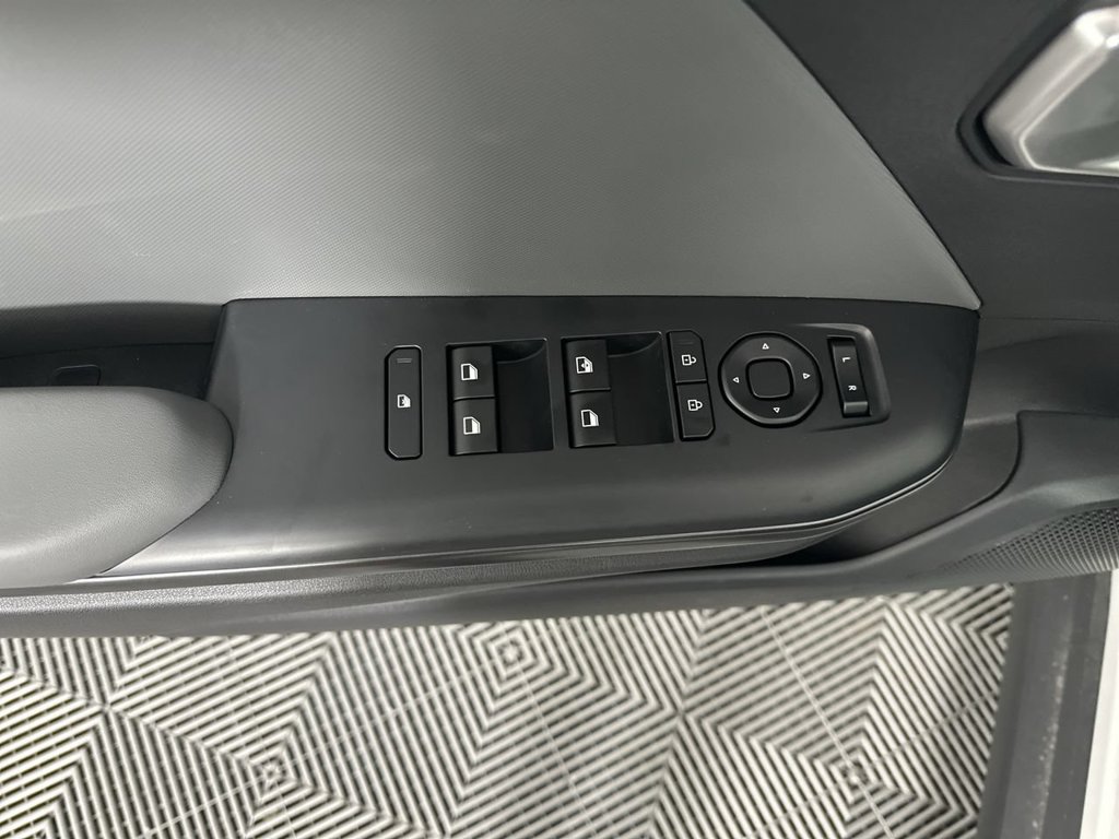 New 2026 Kia K4 FWD image 3