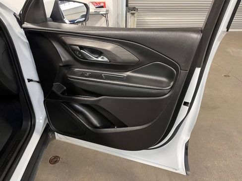 Used 2024 GMC Terrain SLE image 12