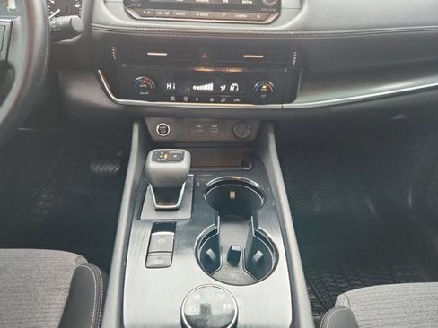 Used 2021 Nissan Rogue SV image 11