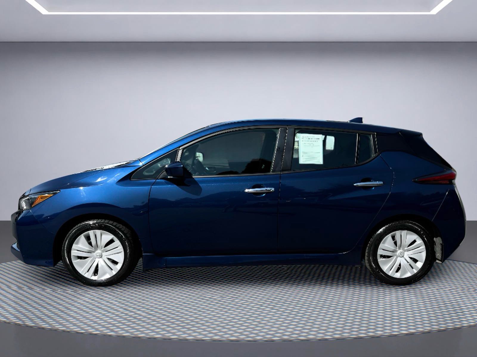 Used 2023 Nissan Leaf S FWD image 3
