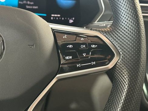 Certified 2023 Volkswagen Tiguan SE R-Line image 30